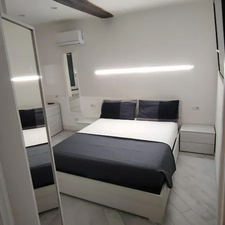 Sagegreən Flat * Genua